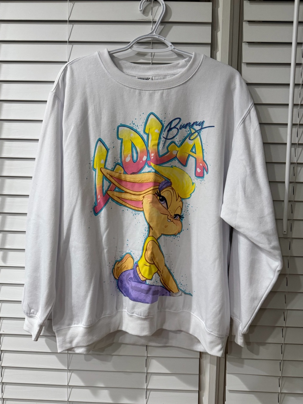 White Lola Bunny Graphic Sweatshirt 🥳 Size Large